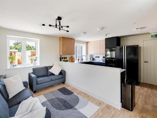 1 bedroom block of apartments to rent