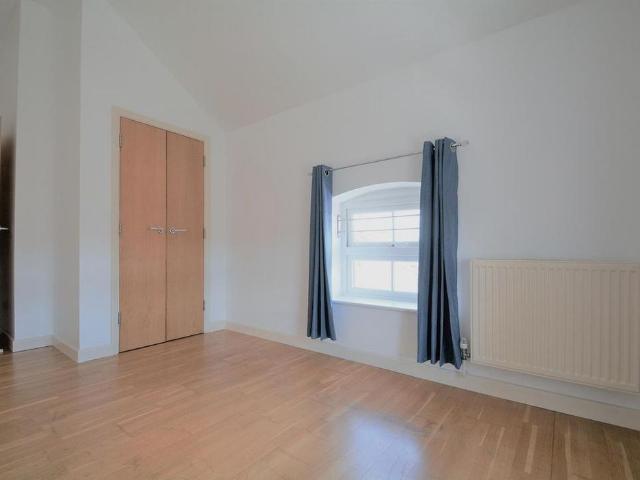 1 bedroom block of apartments to rent