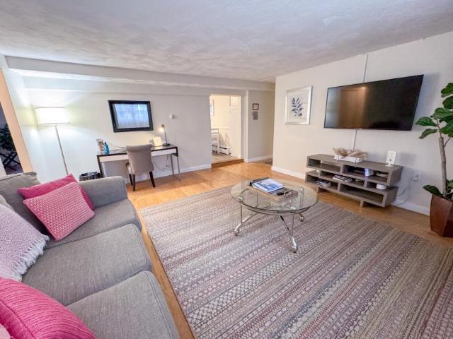 1 bedroom, Brookline MA 02445 98273201