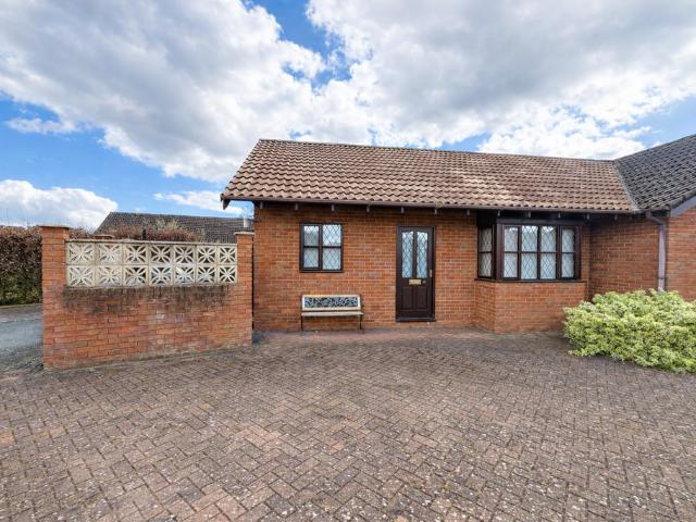 1 bedroom bungalow for sale