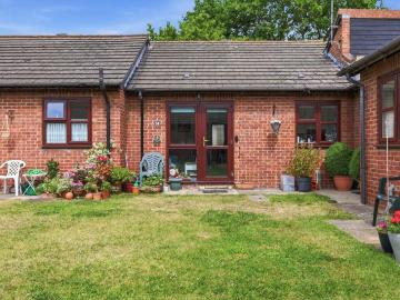 1 bedroom bungalow for sale