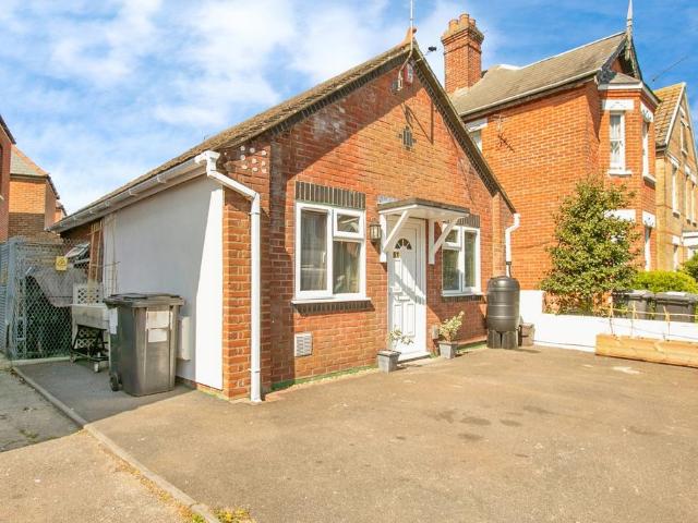 1 bedroom bungalow for sale