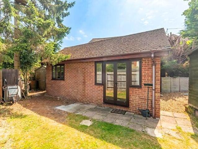 1 Bedroom Bungalow To Rent In Stoke Road, Leighton Buzzard, LU7