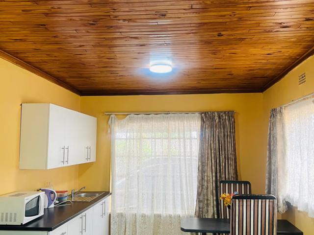 1 Bedroom Garden Cottage To Let in Flamingo Park