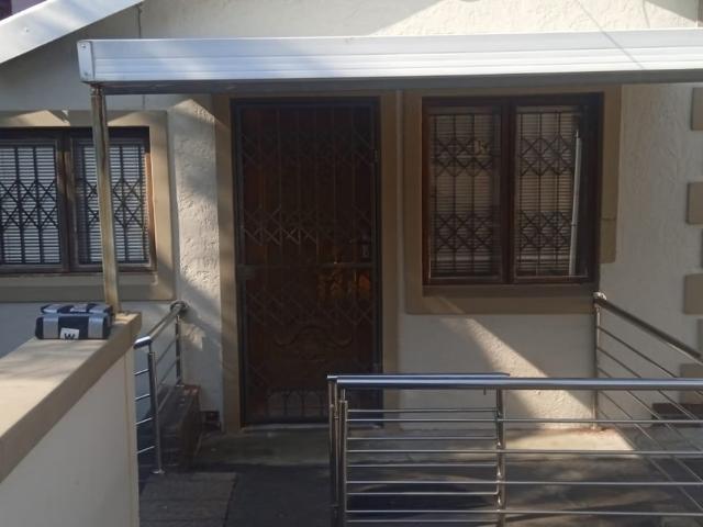1 Bedroom Garden Cottage To Let in Highlands Hills