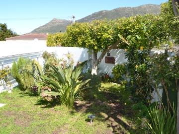 1 Bedroom Garden Cottage To Let in Hout Bay Central