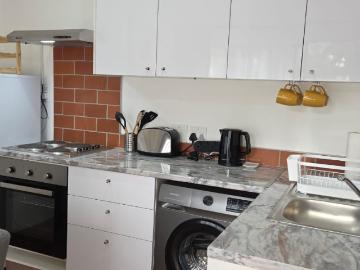 1 Bedroom Garden Cottage To Let in Penzance Estate