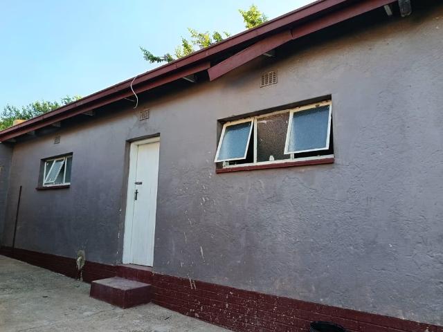 1 Bedroom Garden Cottage To Let in Protea Park