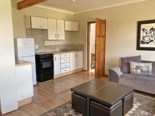 1 Bedroom Garden Cottage To Let in Victory Park