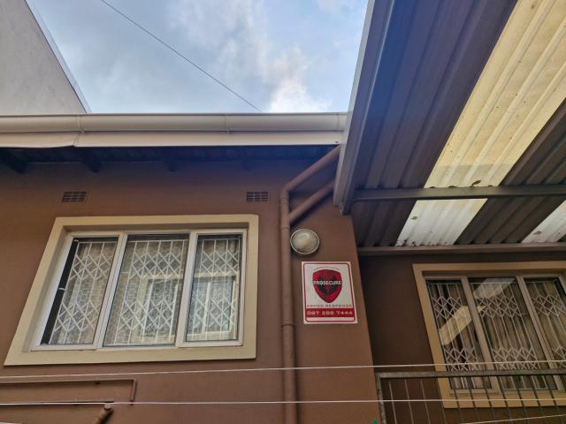 1 Bedroom Garden Cottage To Let in Westcliff