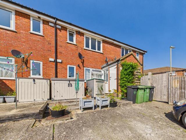 1 bedroom ground maisonette for sale