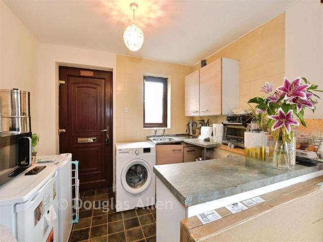 1 bedroom ground maisonette for sale
