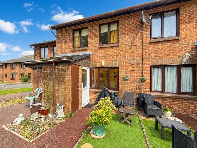 1 bedroom ground maisonette for sale