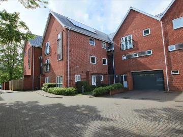 1 bedroom ground maisonette for sale