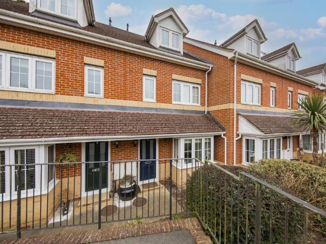 1 bedroom maisonette for sale
