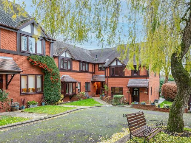 1 bedroom ground maisonette for sale