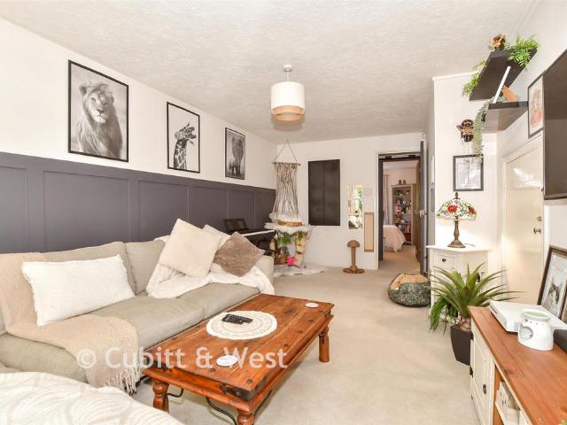 1 bedroom ground maisonette for sale