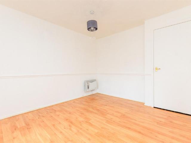 1 bedroom ground maisonette for sale