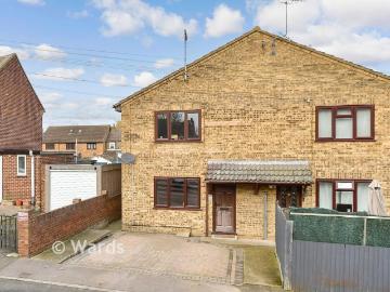 1 bedroom ground maisonette for sale
