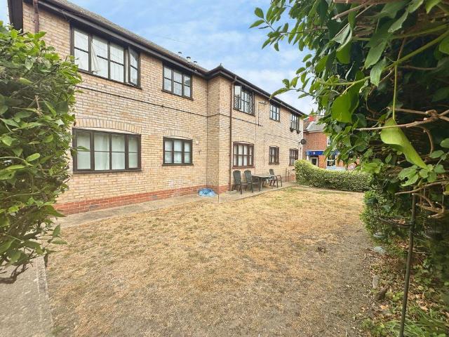 1 bedroom ground maisonette for sale