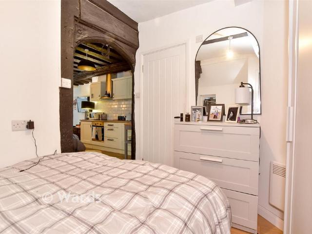 1 bedroom ground maisonette for sale