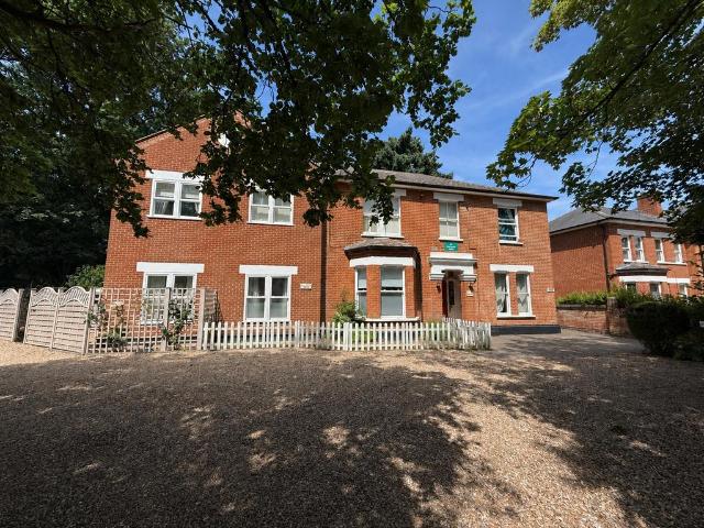 1 bedroom ground maisonette for sale