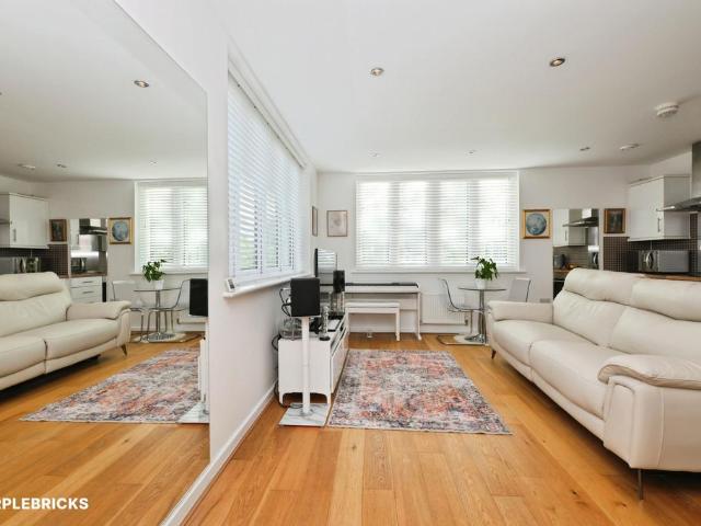 1 bedroom ground maisonette for sale