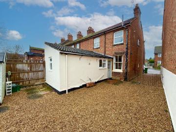 1 bedroom ground maisonette for sale