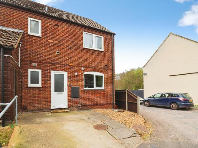 1 bedroom ground maisonette for sale