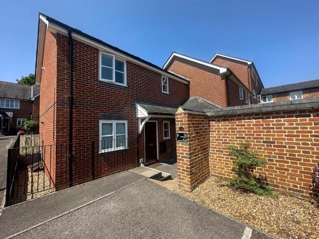 1 bedroom ground maisonette to rent