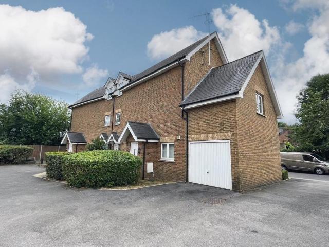 1 bedroom ground maisonette to rent