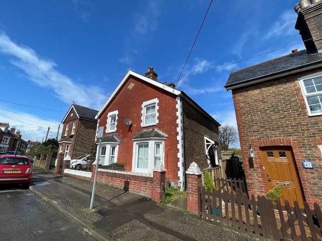 1 bedroom ground maisonette to rent