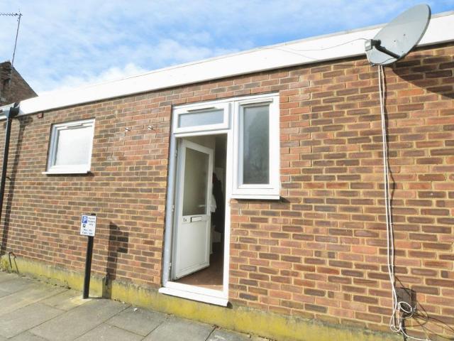 1 bedroom ground maisonette to rent