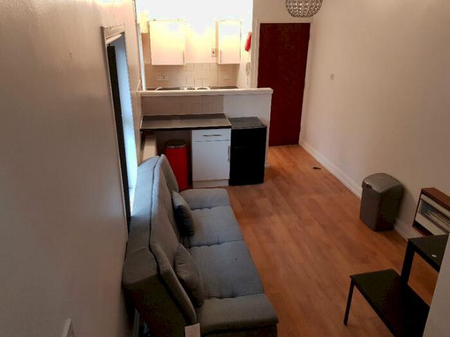1 Bedroom Ground Maisonette To Rent In Cross Road, Leicester, LE2