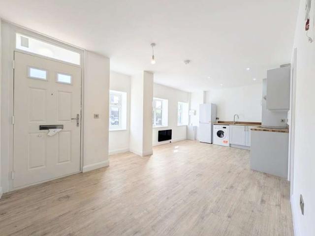 1 Bedroom Ground Flat