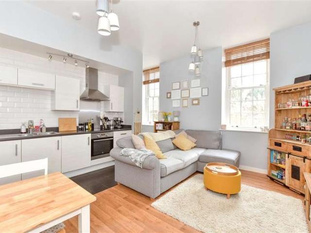 1 Bedroom Ground Flat