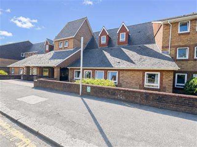 1 Bedroom Ground Flat