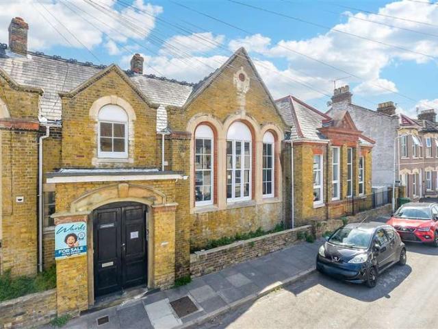 1 Bedroom Ground Flat