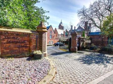 Flat to rent in North East - Garden