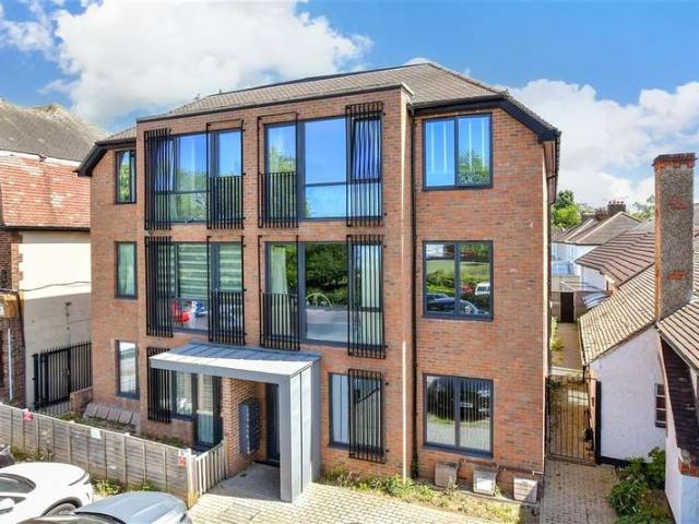 1 Bedroom Ground Flat