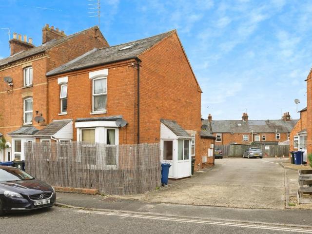 1 bedroom ground flat for sale