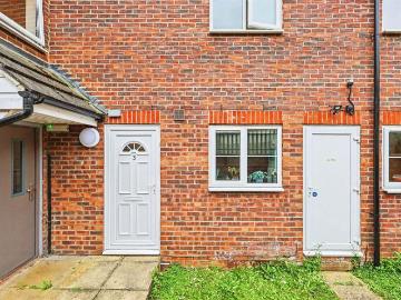 1 bedroom ground flat for sale