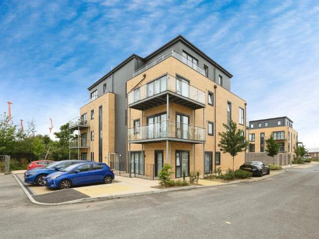 1 bedroom ground flat for sale