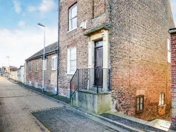 1 bedroom ground flat for sale