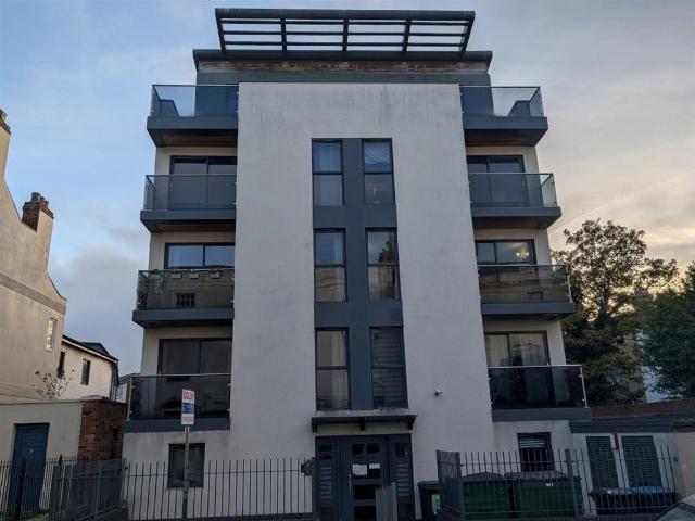 1 bedroom ground flat for sale