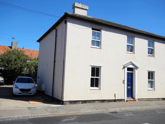 1 bedroom ground flat for sale