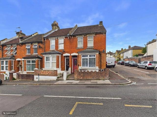 1 bedroom ground flat for sale
