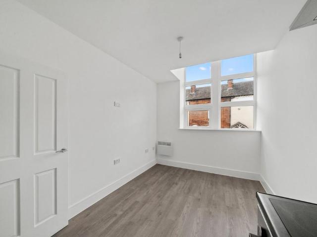 1 bedroom ground flat for sale