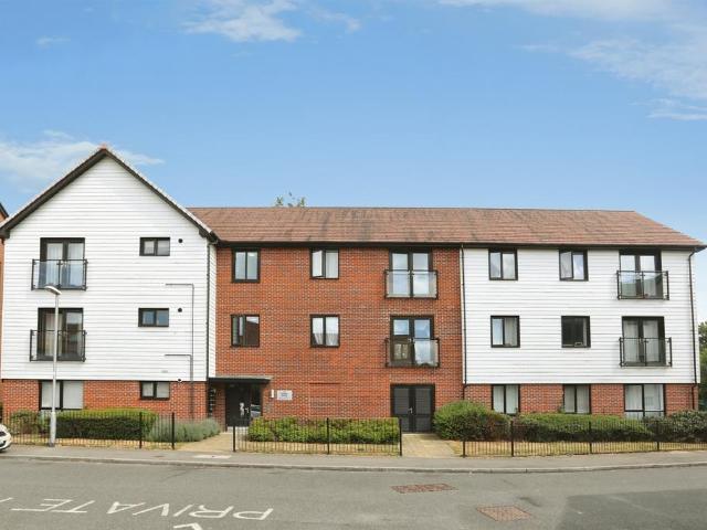 1 bedroom ground flat for sale