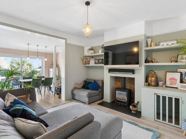 1 bedroom ground flat for sale